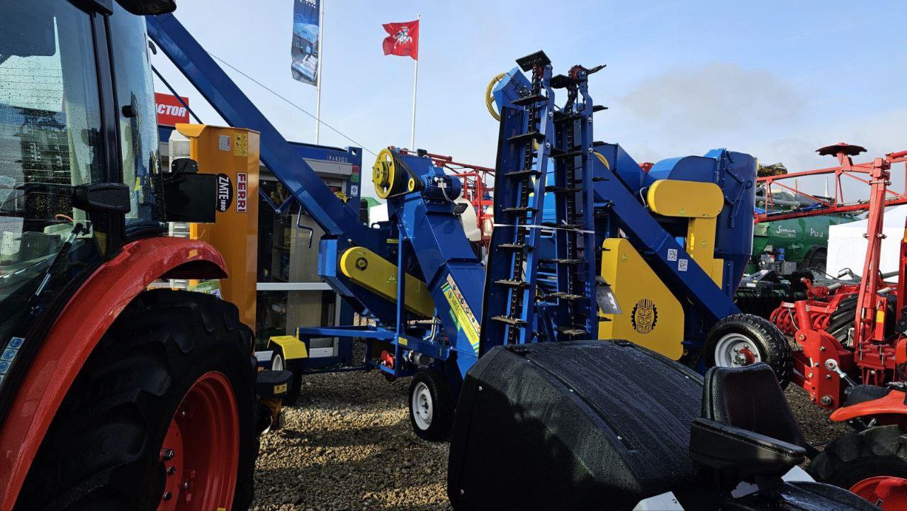 Grain cleaner OBC-25C and grain thrower PZM-120 at the international agricultural exhibition "Ką pasėsi 2024", photo