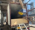 Завантаження зерна в контейнер на вантажівці, фото 